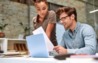 domain-monitoring-man-discussing-work-with-colleague